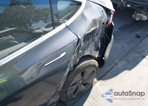 2017 Tesla Model 3 Long Range/Standard z USA, uszkodzony, nr VIN 5YJ3E1EA9HF001294